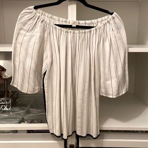 Beautiful Silk like material With fine black threading. Flowey sleeves